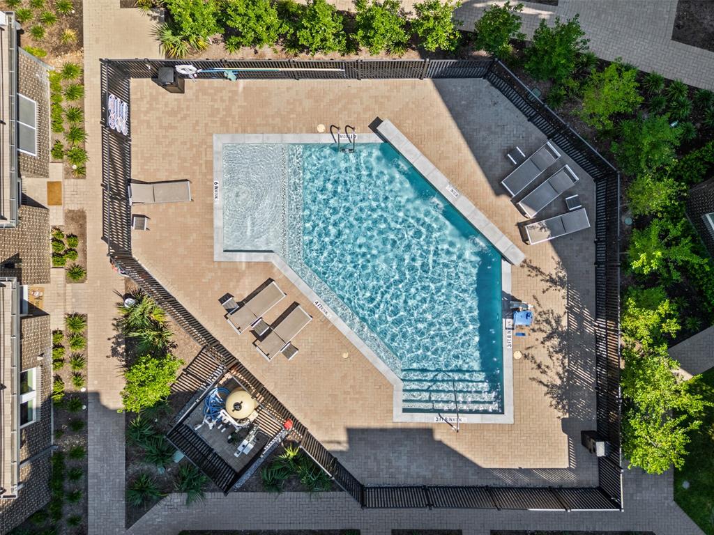 381 E Greenbriar Lane 501