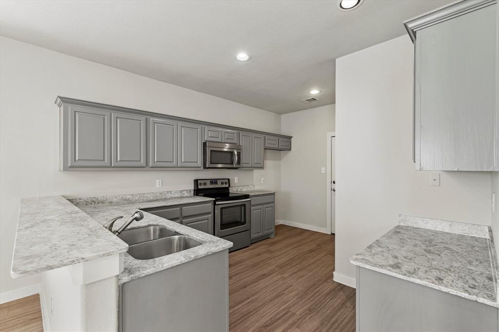 Parkway Village 02 - Residential