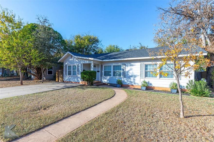What an adorable find in the Elmwood area.  Charm abounds in this 3 bedroom 2 bath home with spacious kitchen with tons of natural light.  Separate utitlity room.  Relaxing back patio with old growth shade trees.  
Water included in monthly rent.