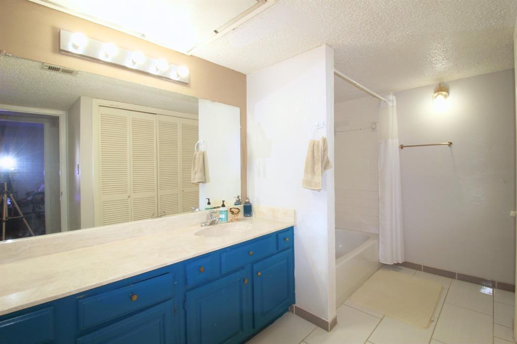 Cambridge Condo Ph 01 03 - Residential