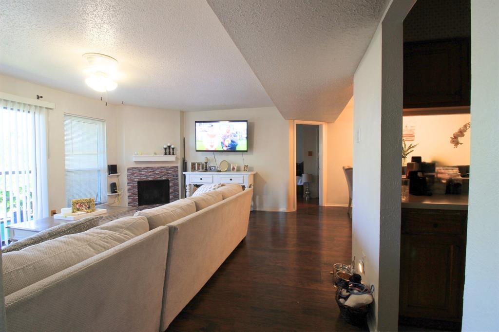 Cambridge Condo Ph 01 03 - Residential