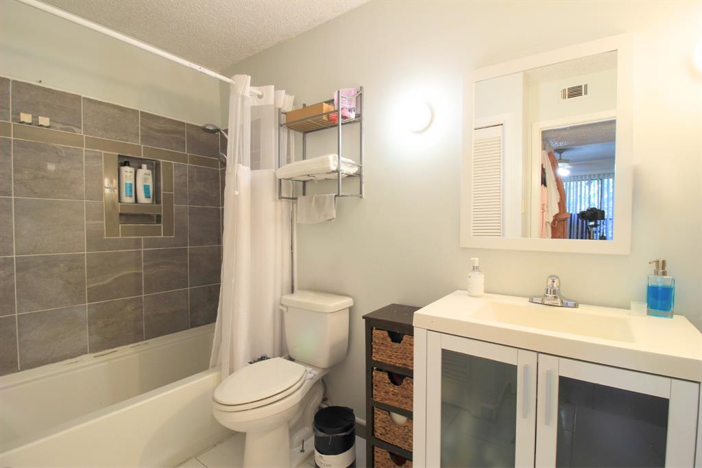 Cambridge Condo Ph 01 03 - Residential