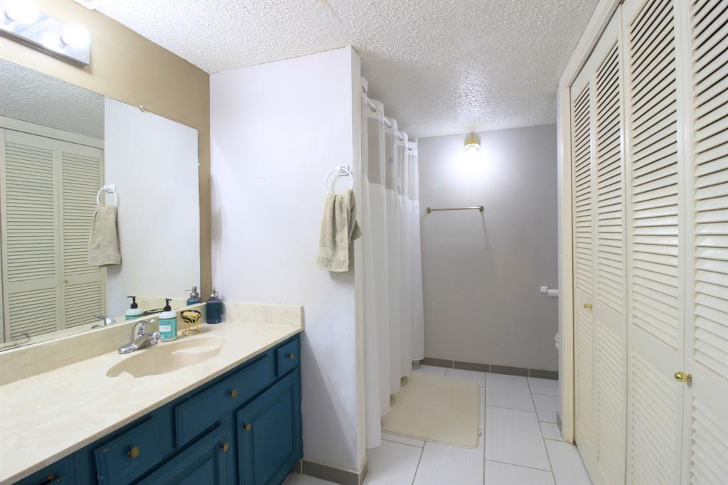 Cambridge Condo Ph 01 03 - Residential