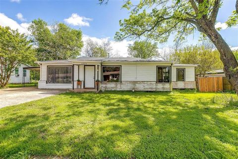 1031 Wade Hampton Street Benbrook TX 76126