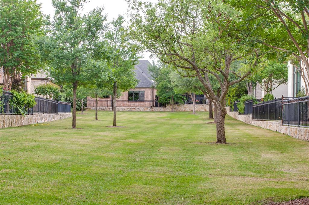 Lawn at Glen Abbey - Residential