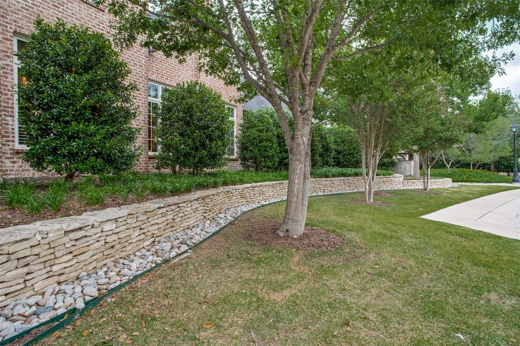 Lawn at Glen Abbey - Residential