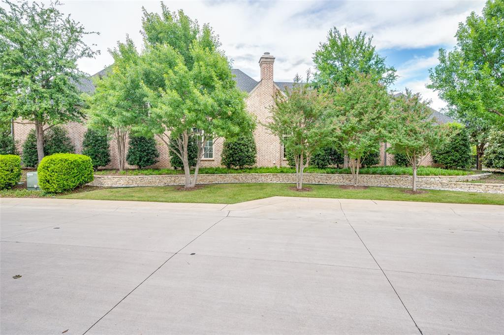 Lawn at Glen Abbey - Residential