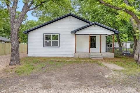 Photo of 103 N Mill Street, Savoy, TX 75479 (MLS # 21237596)