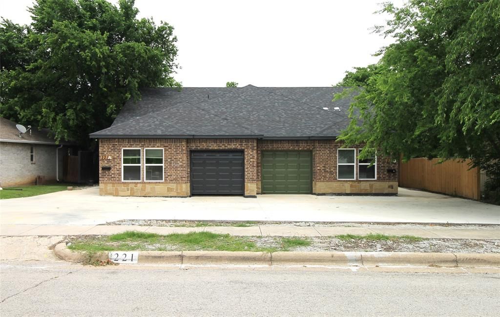 Photo of 221 San Angelo Avenue #B, Benbrook, TX 76126 (MLS # 21247504)