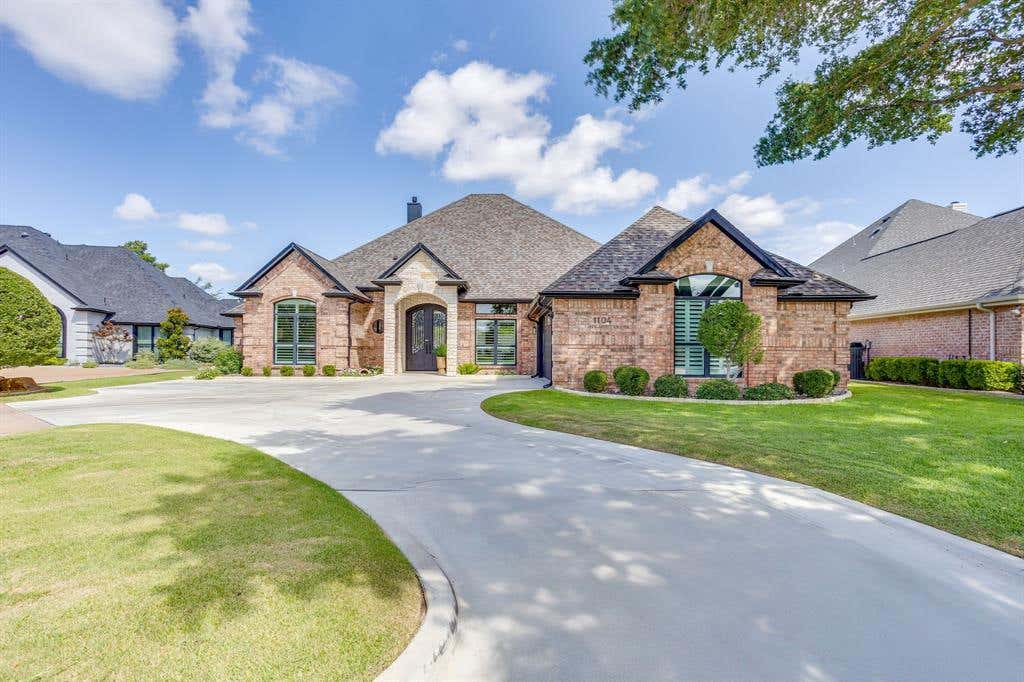 Photo of 1104 Mallard Court, Granbury, TX 76048 (MLS # 21318835)