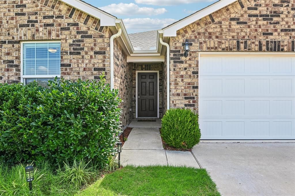 Photo of 9121 Lookout Point, Fort Worth, TX 76179 (MLS # 21320598)