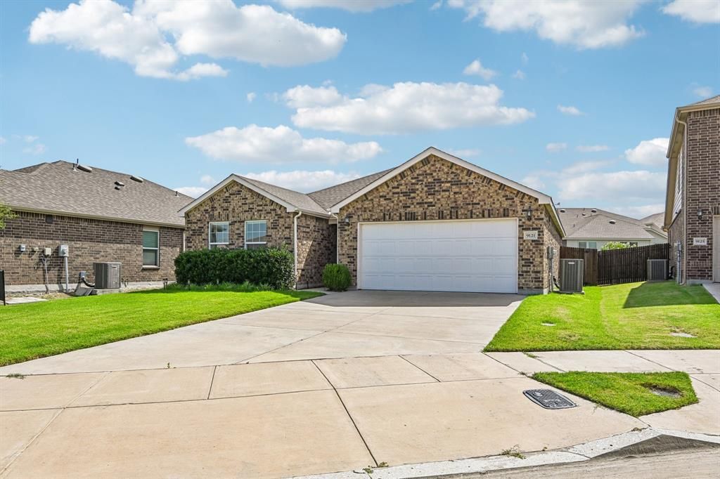 Photo of 9121 Lookout Point, Fort Worth, TX 76179 (MLS # 21320598)
