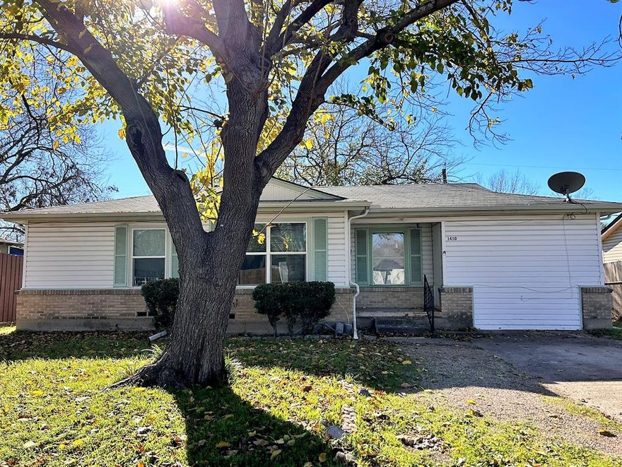 Completely updated home with new flooring, painting, and granite kitchen counter! No section 8. Tenant must keep renter's insurance. Listing broker does not work with unrepresented tenant, please contact your own agent to see home.