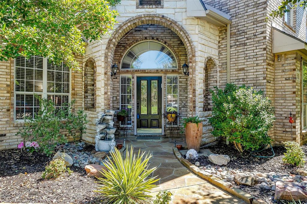 3323 Shadow Wood Circle