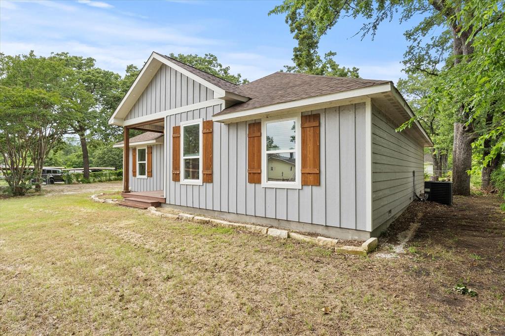 9469 Lakeland Loop
