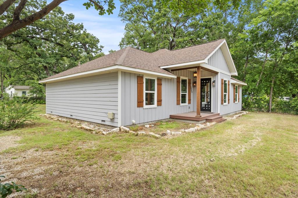 9469 Lakeland Loop