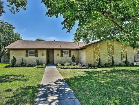 A home in Benbrook