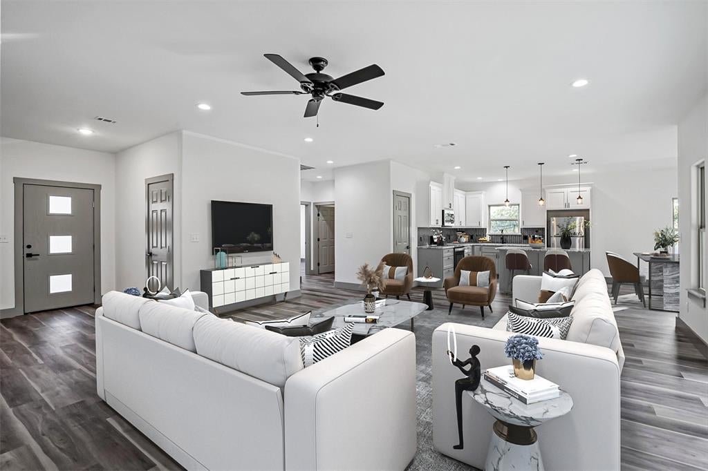 2708 Flora Lane