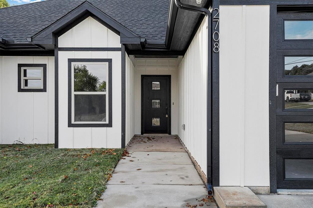 2708 Flora Lane