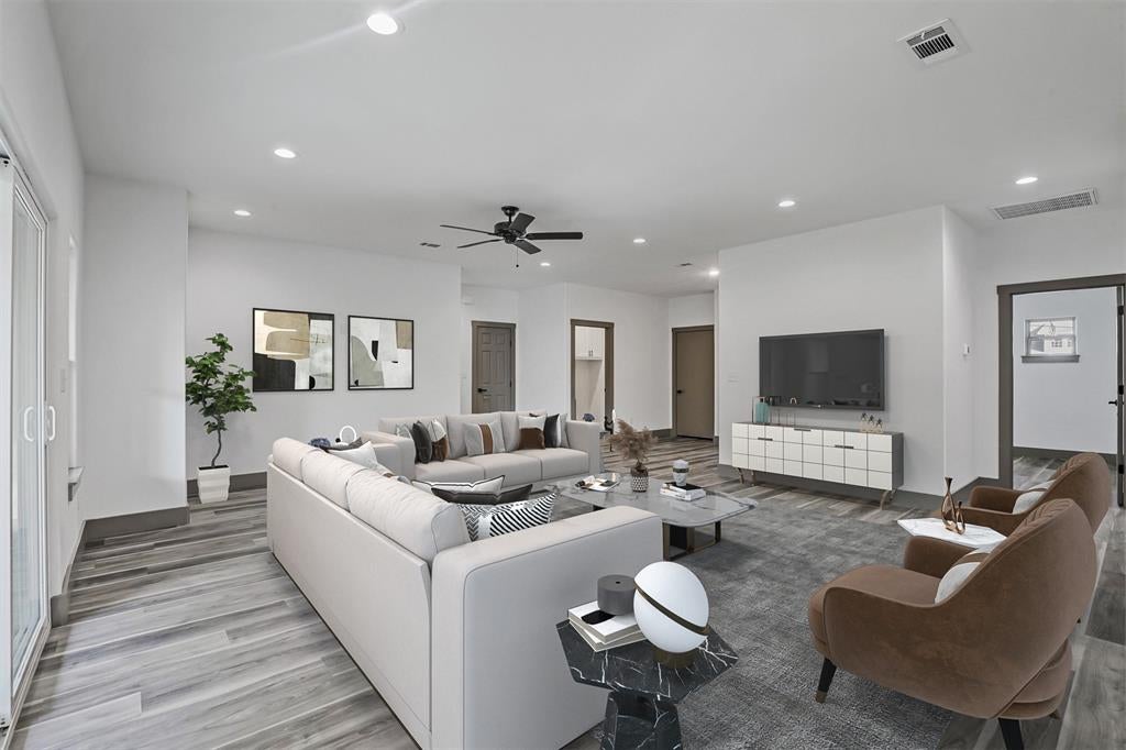 2708 Flora Lane