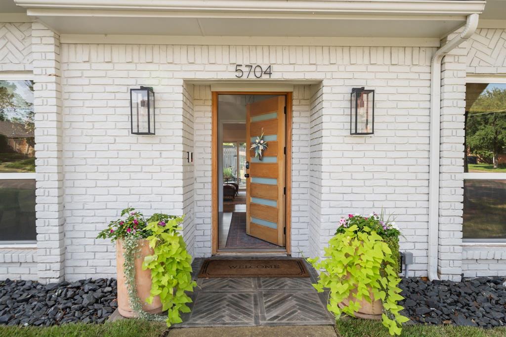 5704 Winding Woods Trail