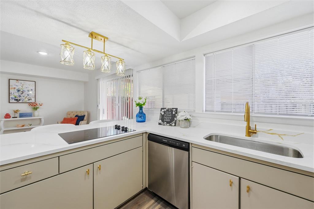 Arlington Downs Twnhs - Residential