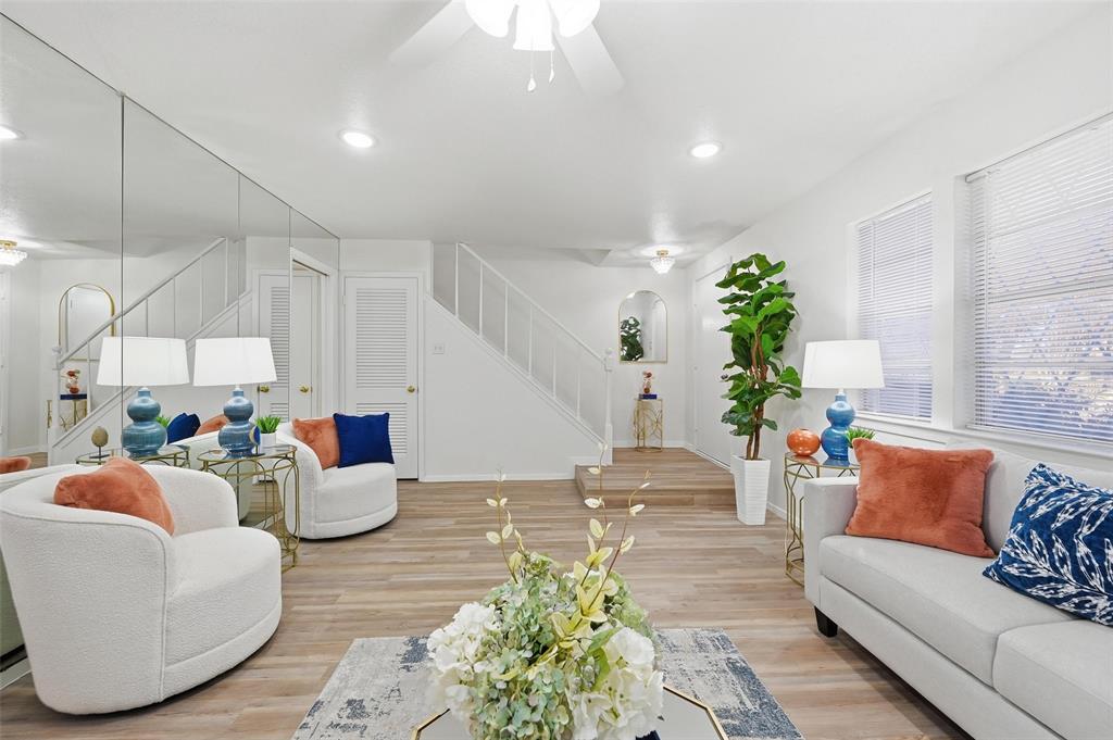 Arlington Downs Twnhs - Residential