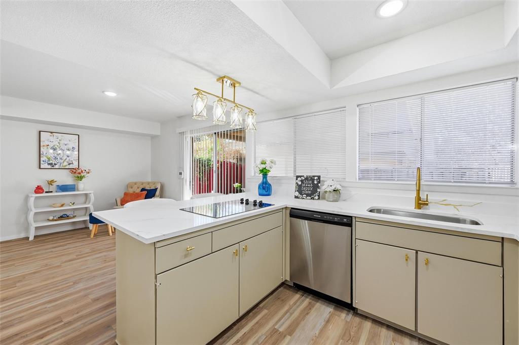 Arlington Downs Twnhs - Residential