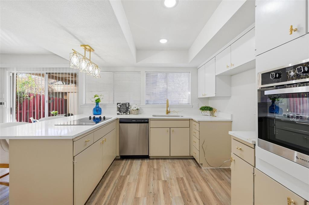 Arlington Downs Twnhs - Residential