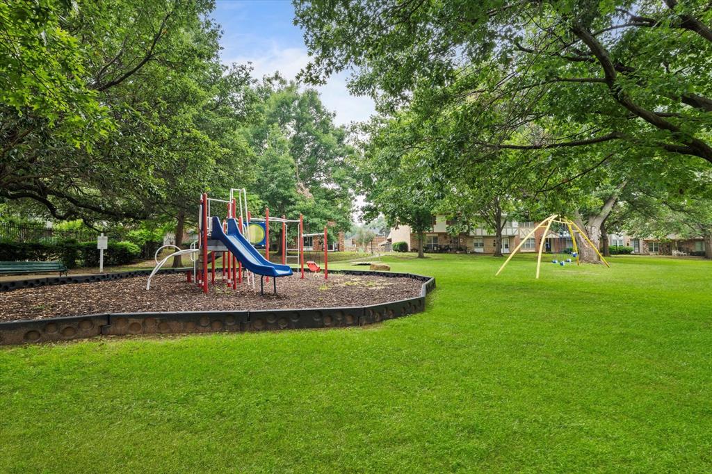 Arlington Downs Twnhs - Residential