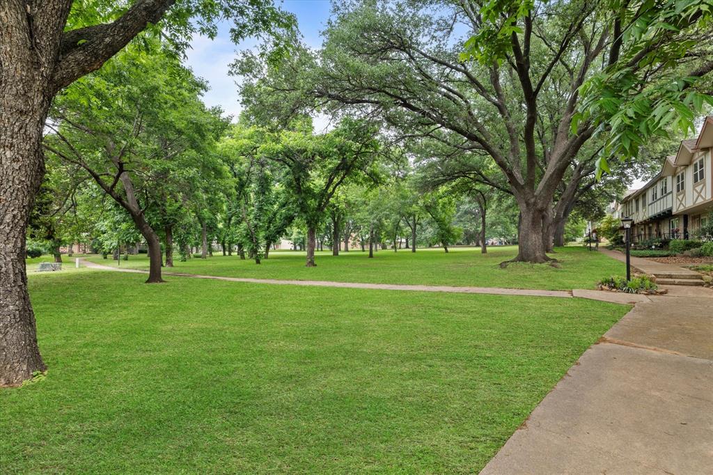 Arlington Downs Twnhs - Residential