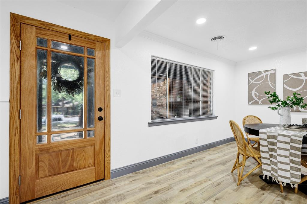 612 Circleview Drive S