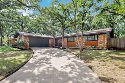 Photo of 612 Circleview Drive S, Hurst, TX 76054 (MLS # 21147319)