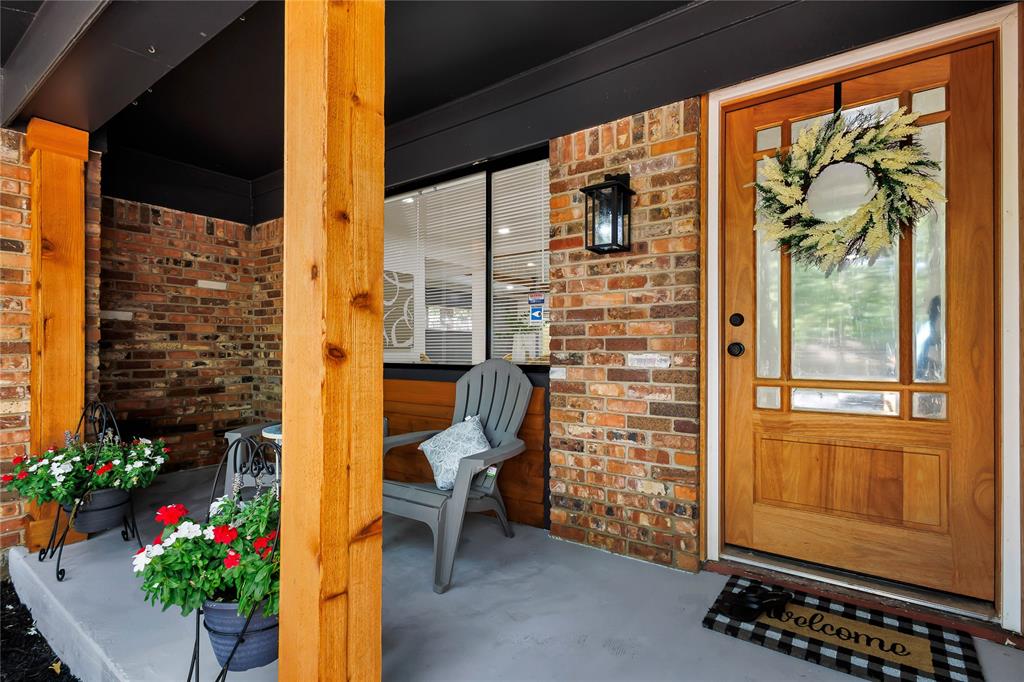 612 Circleview Drive S