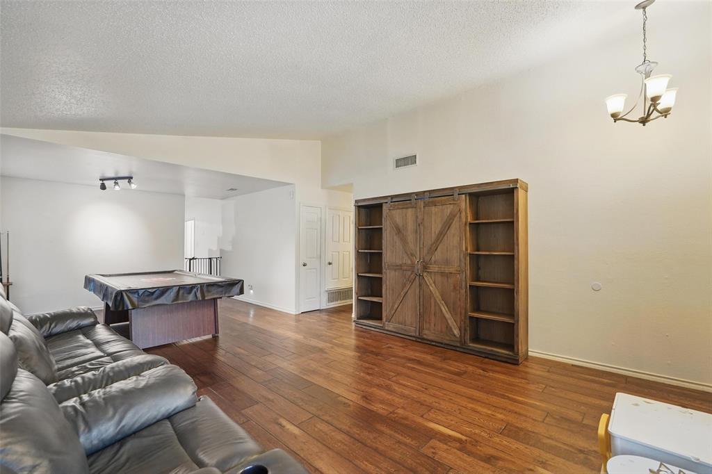 2501 Royal Oaks Drive