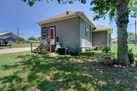 A home in Krum