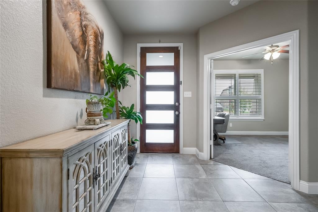 2800 Lakeside Drive