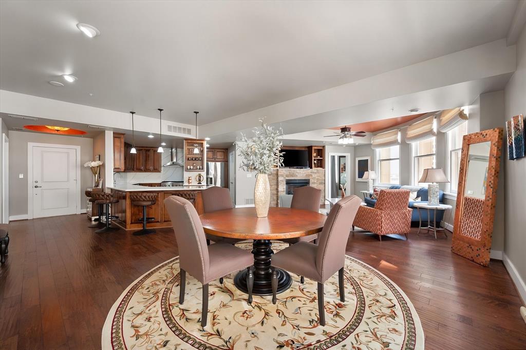 411 W 7th Street 906