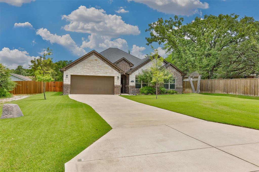110 E Iriquois Drive
