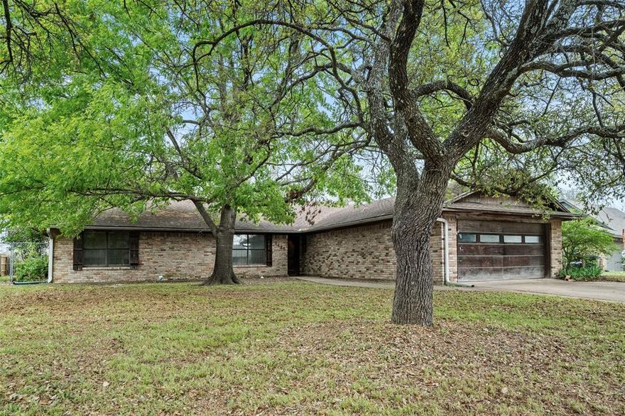 2405 FARR ST. NESTLED UNDER BIG TREES IN A PEACEFUL NEIGHBORHOOD WAITING FOR YOUR FAMILY! 3 BEDROOM, 2 BATH, & 2 CAR GARAGE.
WELCOMING YOU AS YOU STEP INSIDE THE HOME IS THIS OVERSIZED SPACIOUS ROOM WITH A GAS LOG FIREPLACE , SURROUNDED BY A WALL
OF CABINETS, CATHEDRAL BEAMED CEILING . PERFECT FOR ENTERTAINING FAMILY OR YOUR QUESTS. OPEN FLOOR PLAN. EAT AT BAR IN KITCHEN,
DINING ROOM, LOT OF KITCHEN CABINETS.  LAUNDRY ROOM HAS A SINK, CABINETS. OVERSIZED MASTER BEDROOM WITH A DOOR TO WALK OUT
ONTO A COVERED REAR BACK PORCH THAT IS ENTIRE LENGTH OF BACK OF THE HOME TO DRINK YOUR MORNING COFFEE. GREAT FOR COOK OUTS.
HOMES DOES NEED TLC AND UPDATES. CHAIN LINK FENCING AND WOOD PRIVACY FENCE ACROSS BACK OF PROPERTY WITH A FEW TREES. 
MUST COME AND LOOK!