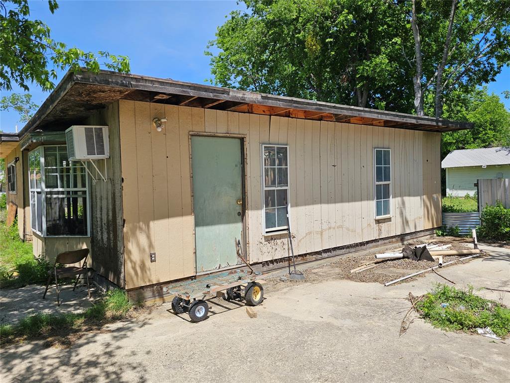 W LEE LACKEY - Residential