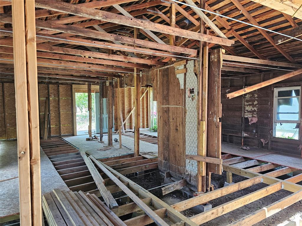 W LEE LACKEY - Residential