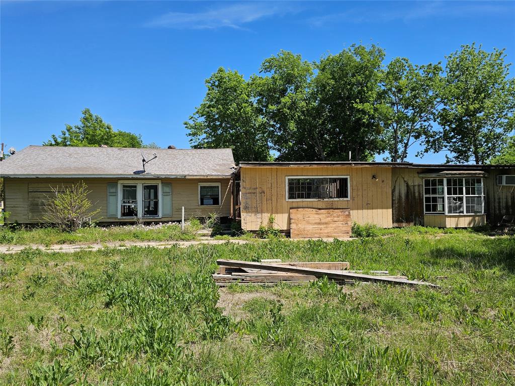 W LEE LACKEY - Residential