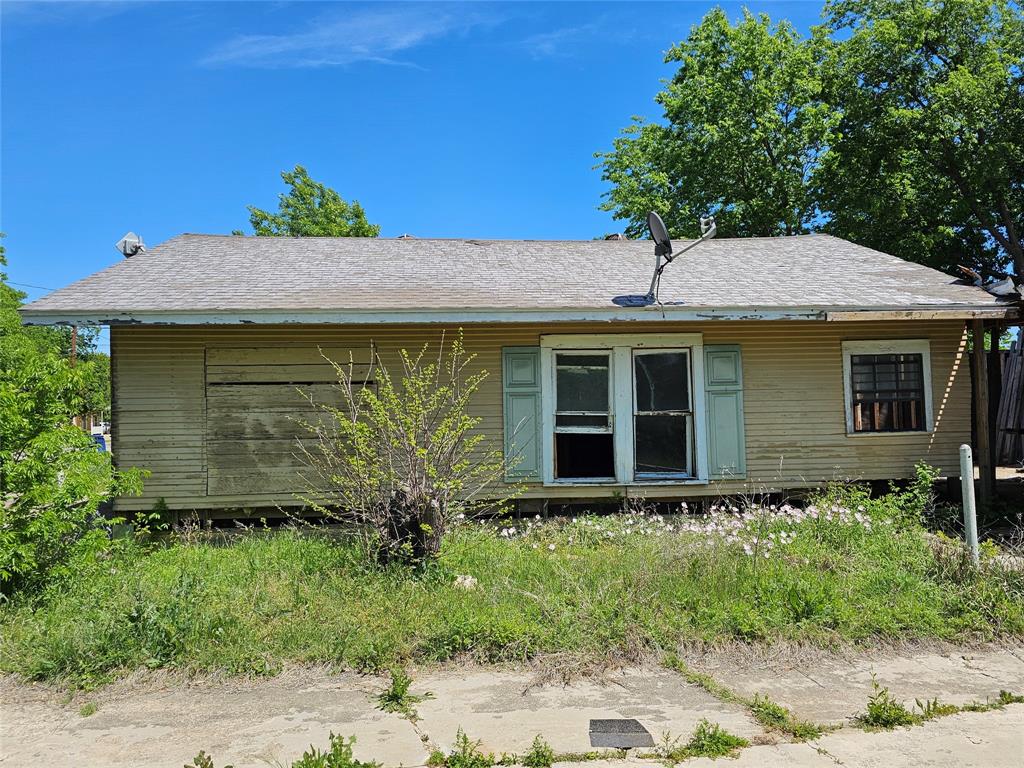 W LEE LACKEY - Residential