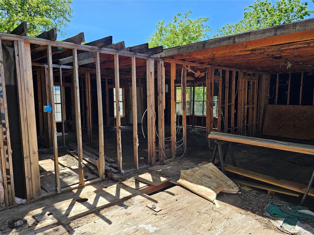 W LEE LACKEY - Residential