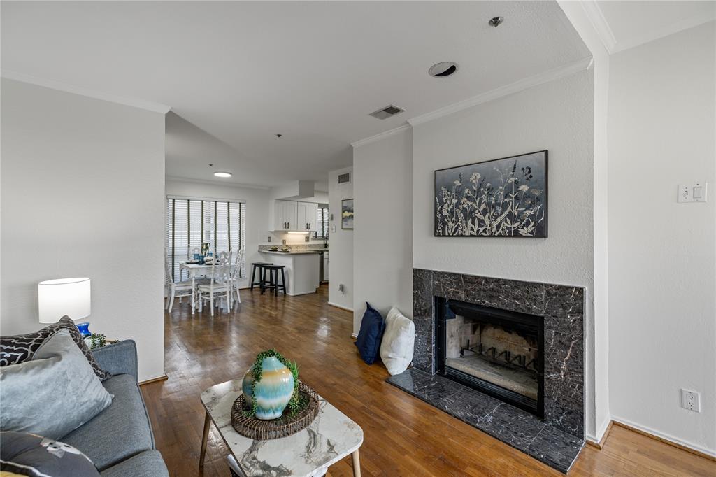 4303 Buena Vista Street 303