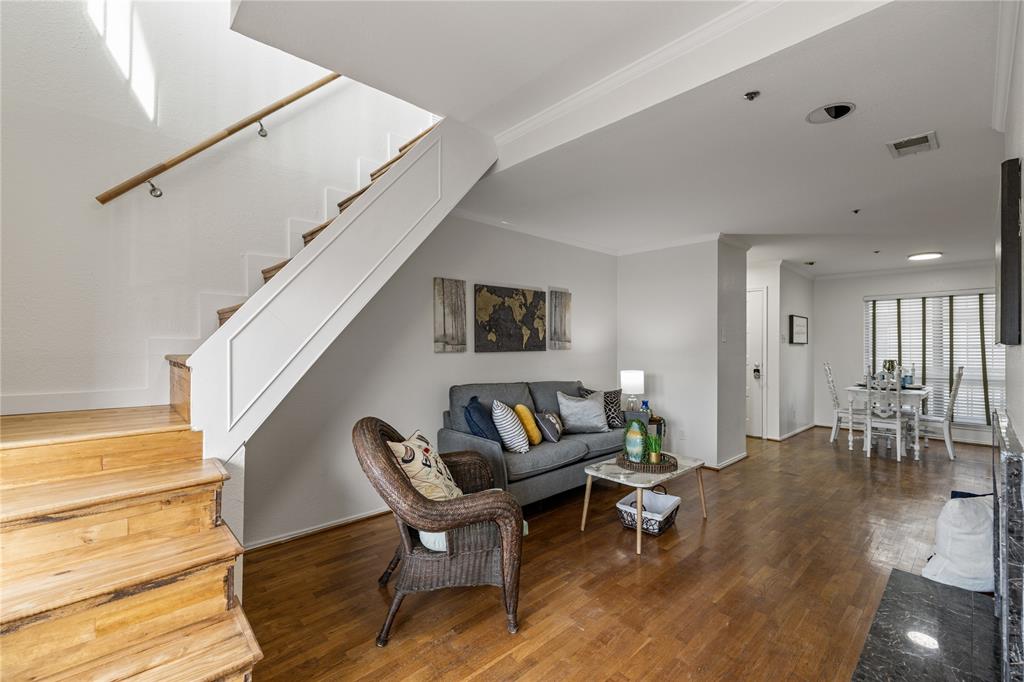 4303 Buena Vista Street 303