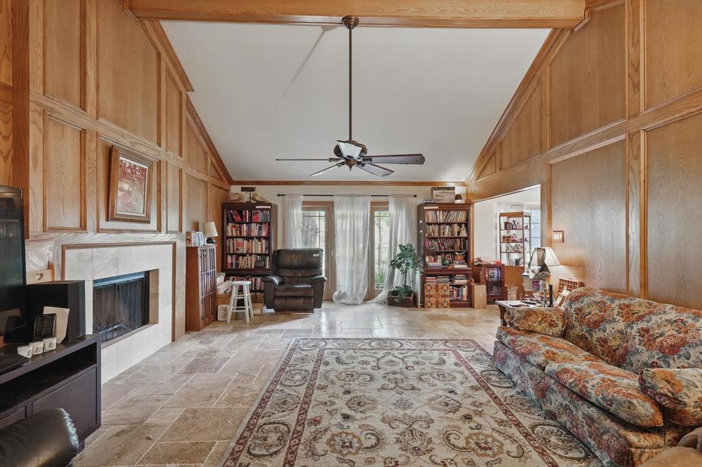 218 Creekside Lane