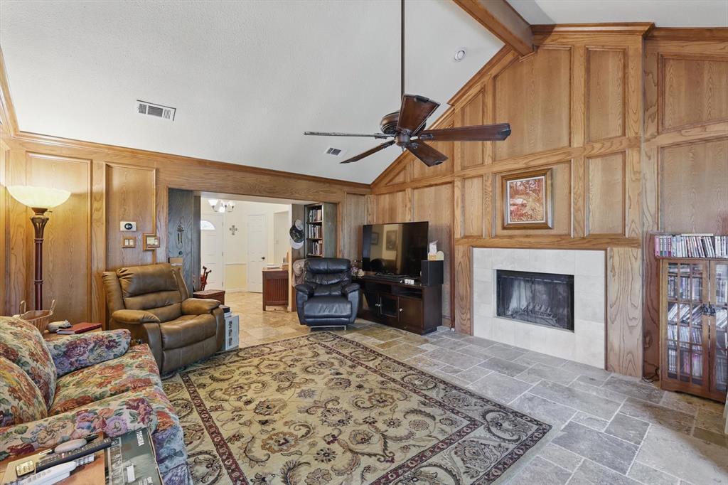 218 Creekside Lane