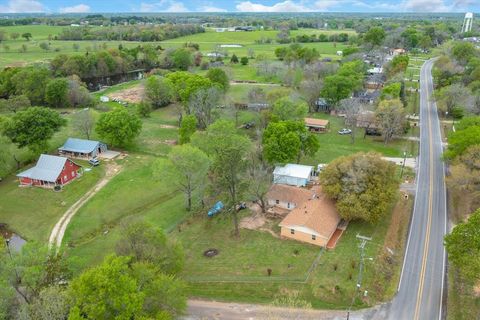 Photo of 542 S Houston Street, Edgewood, TX 75117 (MLS # 21042495)